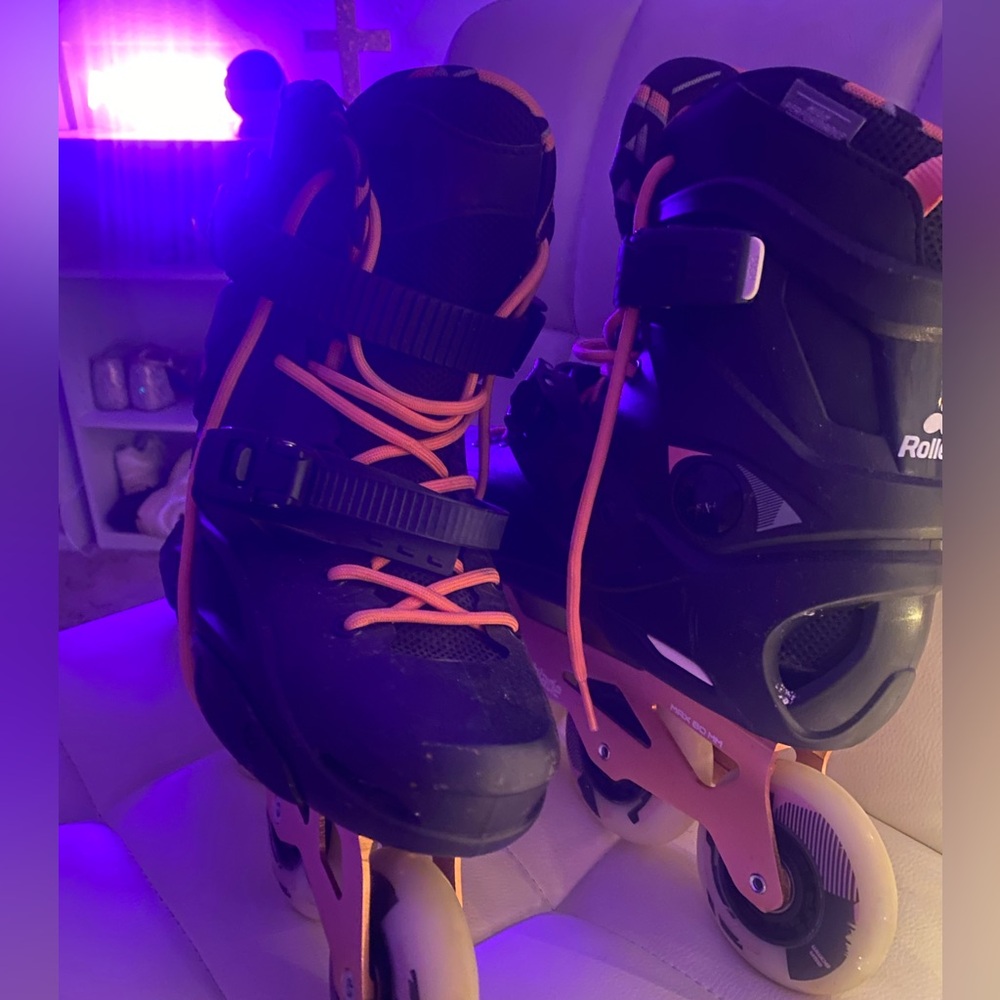 Pink & Black WOMEN ROLLERBLADES 🛼!